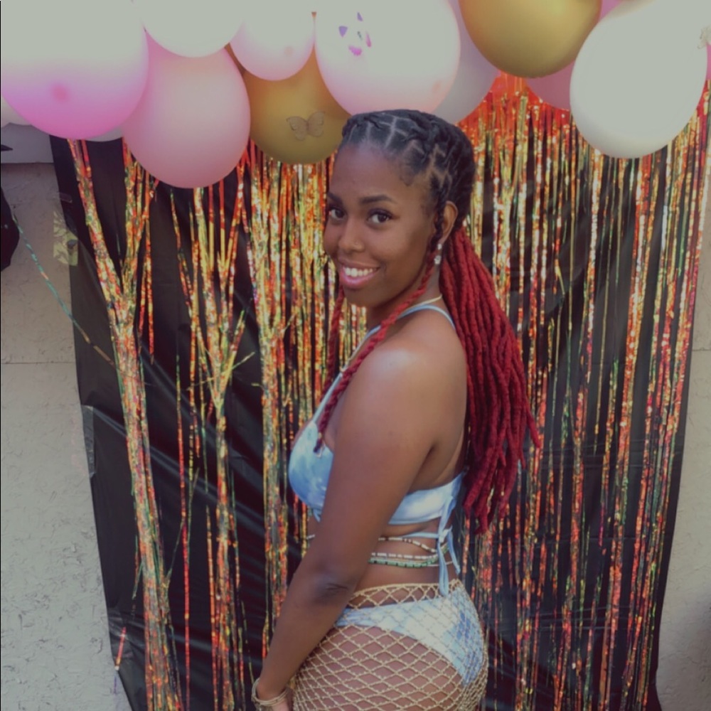 Meet your Posher, Jaydah